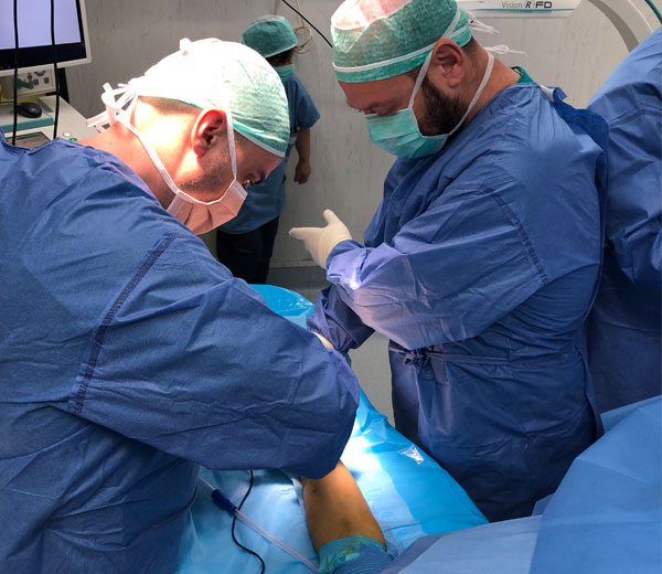 Il dott. Scattarella &egrave; Specialista in Chirurgia Protesica a Bari